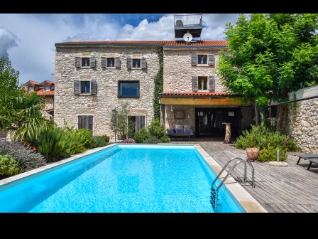 Novigrad, Bella casa architettonica con piscina vicino a Cittanova