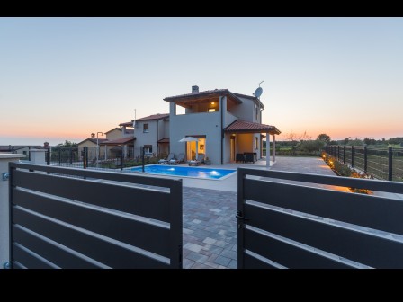 Brtonigla, Moderne Villa mit atemberaubendem Meerblick und Pool