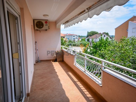 Novigrad, Einzimmerwohnung mit Terrasse