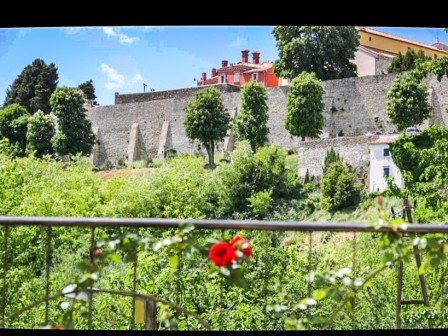 Motovun, schönes zweistöckiges Haus im Herzen Istriens mit Terrasse