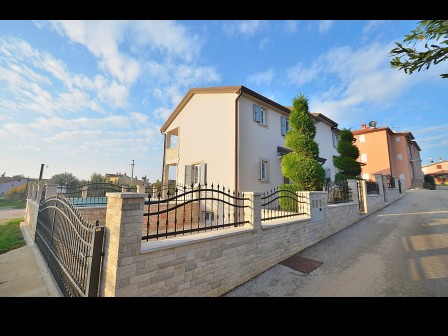 Umag, Double home with a pool in Lovrečica